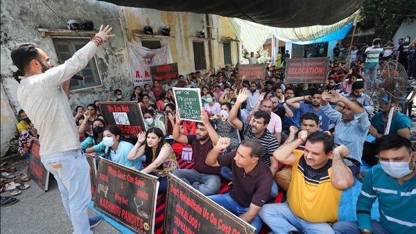 'PM पैकेज कठपुतली, आंखें खोल लीजिए...', आतंकी समूह ने फिर से कश्मीरी पंडितों को दी धमकी