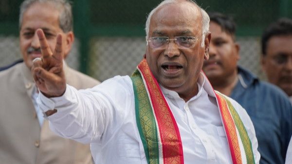 Mallikarjun Kharge, कांग्रेस अध्यक्ष बनने के बाद खड़गे ने किया ये पहला बदलाव