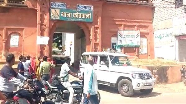 Tikamgarh : भरोसा जीतकर पार्टी के नाम पर युवती को बुलाया, पहले खुद ज्यादती की, फिर दोस्तों के हवाले किया