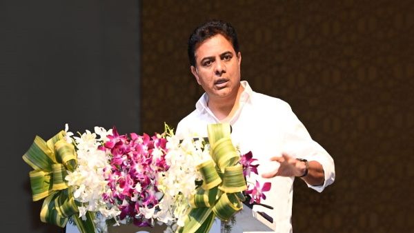 तेलंगाना में KTR ने केंद्र से की मांग- उपभोक्ताओं को पैकेज दें, तेल विपणन कंपनियों को नहीं