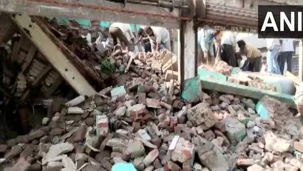 Maharashtra:अमरावती में भरभराकर गिरी जर्जर इमारत, पांच लोगों की मौत