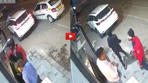 दिल्ली में दबंगों का कहर, बंदूक नोंक पर बदमाशों ने छीनी SUV, देखें Video