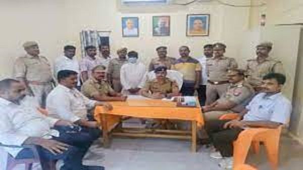 Mahrajganj News: रास्ते में हुई मुलाकात,नेपाल जाने का हुआ सौदा,फिर चालक की हो गयी हत्या