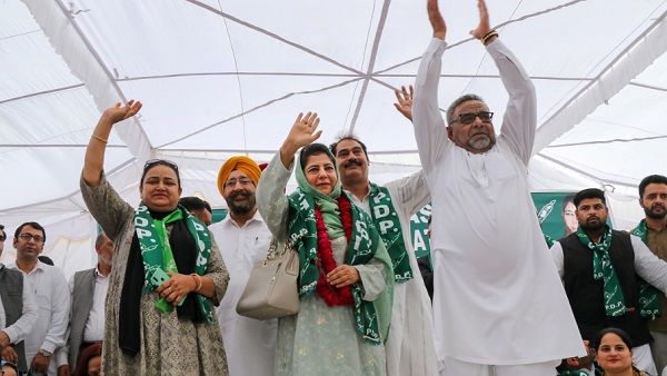 Mehbooba Mufti ने पूछा क्या जम्मू में कोई एलजी बनने के काबिल नहीं, जो भाजपा यूपी से किसी को लेकर आई