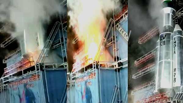 Fire in Pandal : मिर्जापुर में भी हो जाता भदोही जैसा हादसा, पंडाल में बने 'मिसाइल मॉडल' में रात में लगी आग