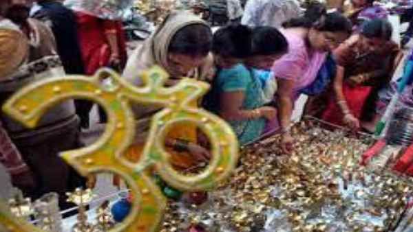 Dhanteras पर Lucknow के कारोबारियों के चेहरे खिले, जानिए कितने करोड़ का हुआ कारोबार