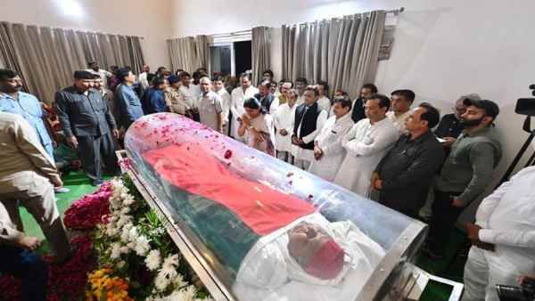 Saifai में होगा Mulayam Singh Yadav का अंतिम संस्कार, PM Modi समेत जुटेंगी कई राजनीतिक हस्तियां