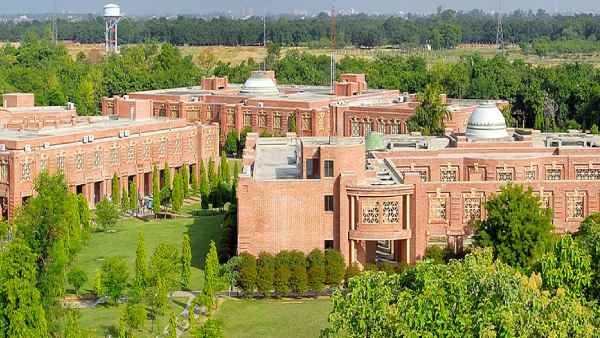 IIM Lucknow Job Placement: 38 सालों में पहली बार हासिल की ये बड़ी उपलब्धि