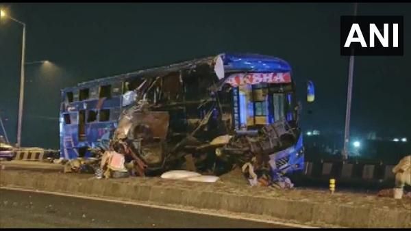 Vadodara National Highway पर भीषण सड़क हादसा, बस ट्रेलर की भिडंत में 6 की मौत, 15 घायल