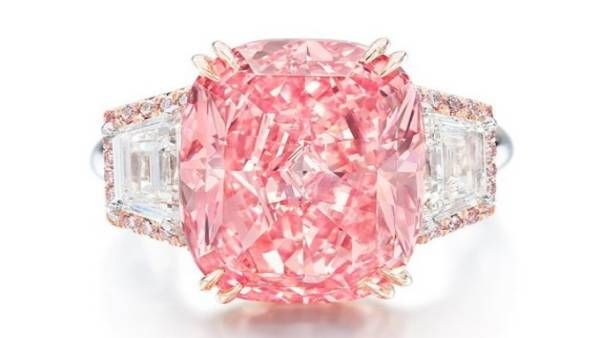 Pink Diamond : दुर्लभ 'पिंक डायमंड' 413 करोड़ रुपये में बिका, तोड़ डाले सारे विश्व रिकॉर्ड