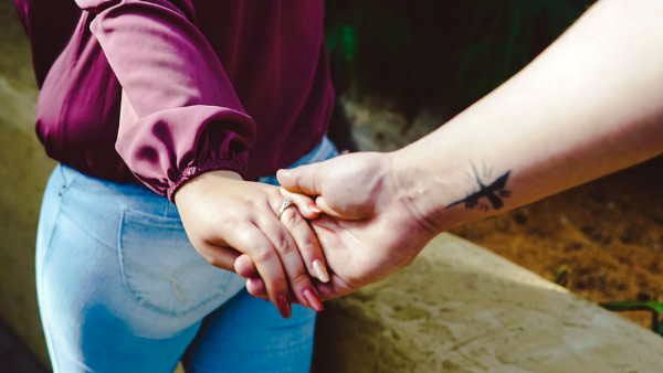 Police Station में शादी करने पहुंचे Lovers Couple, लिपट कर बोले- अलग होकर जिंदा नहीं रह सकते