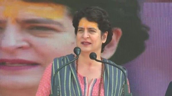 हिमाचल चुनाव: 'सरकार बदलने की परंपरा मत बदलना, ये अच्छी है', मंडी में बोलीं प्रियंका गांधी, किए कई वादे