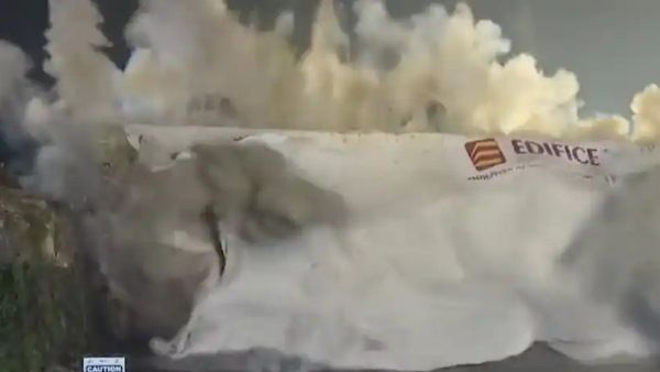 Pune Chandni Chowk Bridge : आधी रात को ढहाया गया पुणे का चांदनी चौक पुल, VIDEO