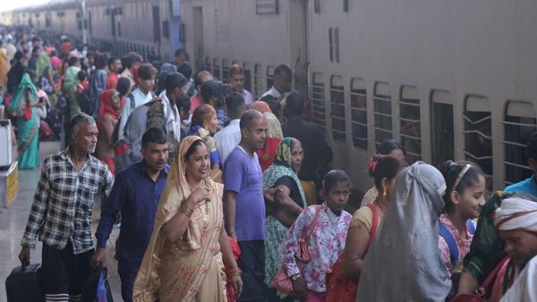 क्या सच में रेलवे प्लेटफॉर्म टिकट के दाम 50 रुपए हो गए हैं? जानिए सच 
