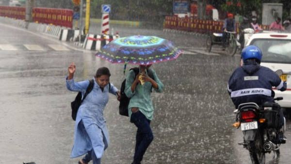 Weather Update: यूपी के इन 25 जिलों में बारिश का येलो अलर्ट जारी, अगले 24 घंटे लगातार होगी बारिश