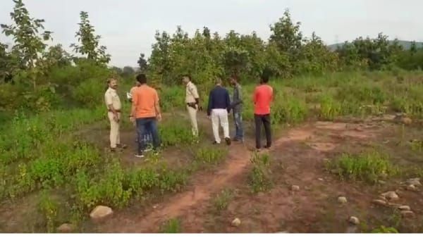 शर्मनाक: दुर्गापूजा देखकर घर लौट रही युवती से गैंगरेप, 6 हैवानों के घर पर चला बुलडोजर