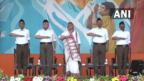 Vijayadashami 2022: RSS मुख्यालय में दशहरे का जश्न, भागवत बोले- इतनी बड़ी आबादी, हर किसी को नौकरी कैसे संभव