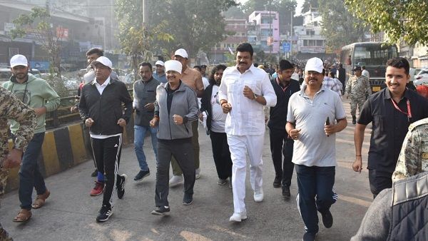 Run for Unity लौह पुरुष को याद कर बच्चों संग सड़क पर दौड़े परिवहन मंत्री और विधायक