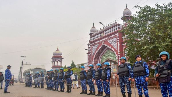 AMU में 'पाकिस्तान जिंदाबाद' का नारा लगाने के लिए छात्र पर दबाव, यूपी पुलिस ने कहा- शिकायत में जिक्र ही नहीं