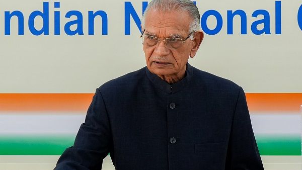 'श्रीकृष्ण ने अर्जुन को जिहाद सिखाया', कहकर बुरे फंसे शिवराज पाटिल, सफाई देने आए तो पत्रकार पर ही भड़क गए