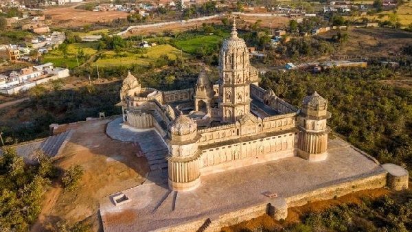 उल्लू की चोंच और श्रीयंत्र पर बना दुनिया का अनोखा 