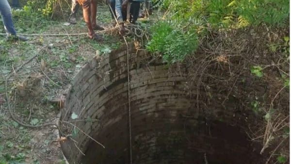 Singrauli News : मां ने दो बच्चों को कुएं में फेंका, खुद भी कूदी, तीनों की मौत