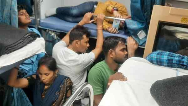 Diwali और Chhath में Indian Railway बेहाल, फर्स्ट क्लास AC में बिना टिकट घुसे यात्री ! ट्वीट पर देर रात एक्शन