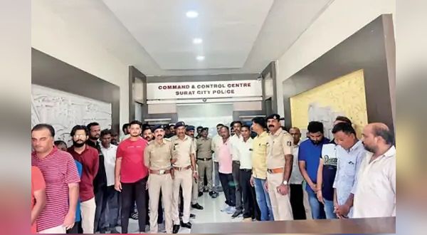 गुजरात: सूरत पुलिस का सूदखोरों पर बड़ा एक्शन, एक ही दिन में 28 ब्याज माफिया गिरफ्तार