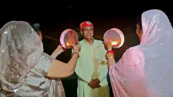 BJP सांसद की दो पत्नियों ने रखा करवा चौथ का व्रत, एक बीवी टीचर तो दूसरी हैं गैस एजेंसी की मालकिन