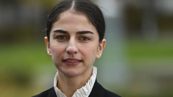 Sweden: 26 साल की उम्र में रोमिना बनी जलवायु मंत्री, रूसी खतरे को देख पीएम ने लिया अनोखा फैसला