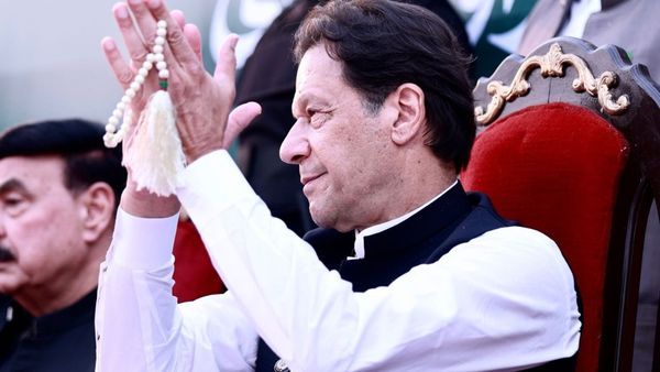 Imran Khan पाकिस्तानी सेना को लाए घुटनों पर, जिन्ना के देश के लिए क्यों है ये ऐतिहासिक घटना