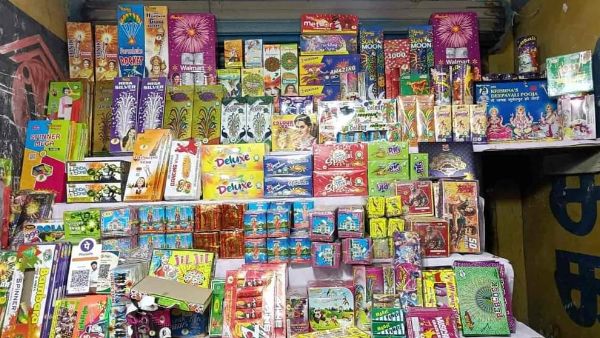Bhopal News : चाइनीज पटाखे बेचे तो होगा एक्शन, भोपाल में एक दर्जन स्थानों पर सजी 932 पटाखा दुकानें