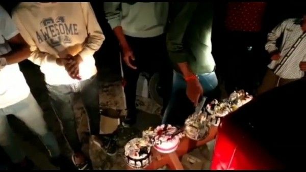 Bhind news:चम्बल में तमंचे से केक काटने का बढ़ा चलन, अब पिस्टल से काटा केक