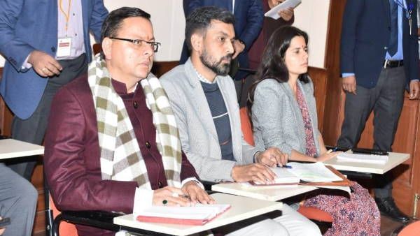 सशक्त उत्तराखंड 25 चिंतन : अचानक शिविर में पहुंचे सीएम धामी, अधिकारियों के बीच बैठक इस तरह लिया फीडबैक