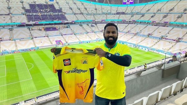 FIFA World Cup 2022: महेंद्र सिंह धोनी के फैन का जलवा, CSK की जर्सी पहनकर किया ब्राजील को सपोर्ट