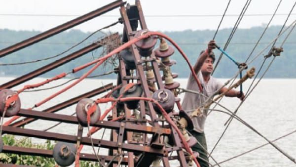 Shahdol News : जान पर खेलकर विद्युत कर्मियों ने की बांध में डूबे टावर की मरम्मत, ऊर्जा मंत्री ने की सराहना