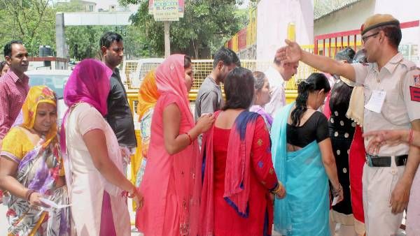 Delhi MCD Election: 250 वार्डों में 2021 उम्मीदवारों के कुल 2585 नामांकन मिले, 4 दिसंबर को चुनाव