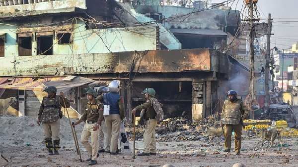 Delhi Riots: AAP के पूर्व पार्षद समेत 7 के खिलाफ आरोप तय, कोर्ट ने कहा- भीड़ को उकसाने का किया काम