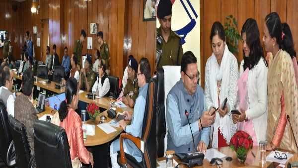 Uttarakhand:महिला सुरक्षा,सशक्तीकरण को लेकर धामी ने दिए ये निर्देश, कामकाजी महिलाओं के लिए स्व-रजिस्ट्रेशन एप