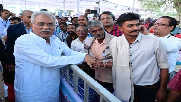 CM Bhupesh ने बेलगांव के ग्रामीणों से निभाया वादा, योजनाओं के लाभ से ग्रामीणों की बदली जिन्दगी