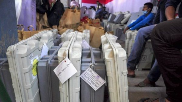 हिमाचल प्रदेश चुनाव 2022: निजी वाहन में दिखी EVM, कांग्रेस ने लगाया टेम्परिंग का आरोप