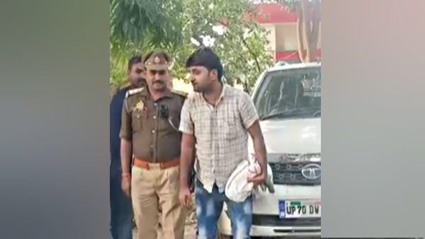 Basti : गर्लफ्रैंड के चक्कर में करोड़ों की ठगी करने वाला गिरफ्तार, एटीएम बदल कर देता था वारदात को अंजाम