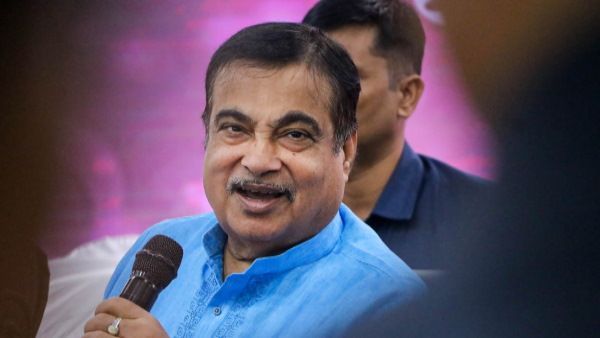 पश्चिम बंगाल: कार्यक्रम के दौरान अचानक नितिन गडकरी की तबियत बिगड़ी, हो गई थी ये दिक्कत