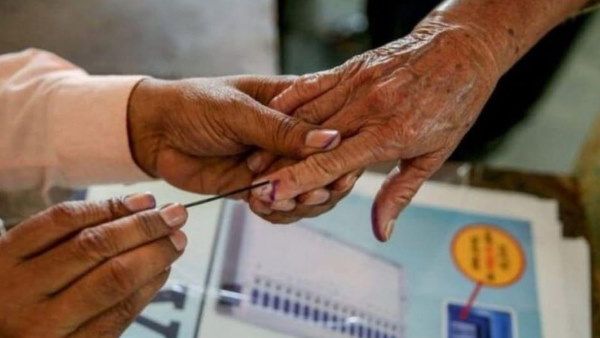 Gujarat Election 2022 : गुजरात में इस बार भी 2 चरणों में होंगे विधानसभा चुनाव, EC ने तारीखों का किया ऐलान