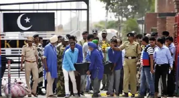 पाकिस्तान की जेल में गुजरात के 2 मछुआरों की मौत, विमान से गिर सोमनाथ लाई गई लाशें