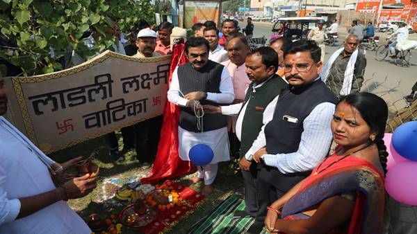 Jabalpur News: लाड़ली लक्ष्मी पथ बन गई अब कछपुरा लिंक रोड, वाटिका का भी हुआ लोकार्पण