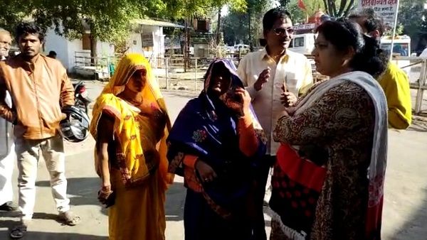 जिंदा समाधि लेने वाली थी महिला, देवदूतों से पहले पहुंच गई पुलिस