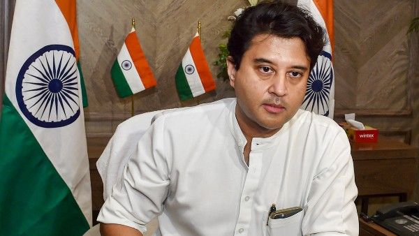 Civil Aviation Ministry का फरमान, एयरपोर्ट चेक-इन काउंटर पर पर्याप्त कर्मचारी तैनात करें एयरलाइंस कंपनियां