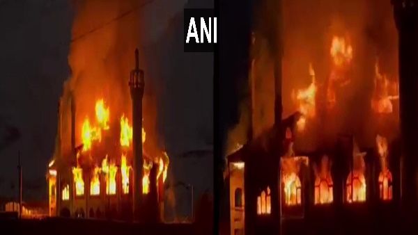 कारगिल के द्रास में जामिया मस्जिद लगी भीषण आग, बुरी तरह से हुई क्षतिग्रस्त