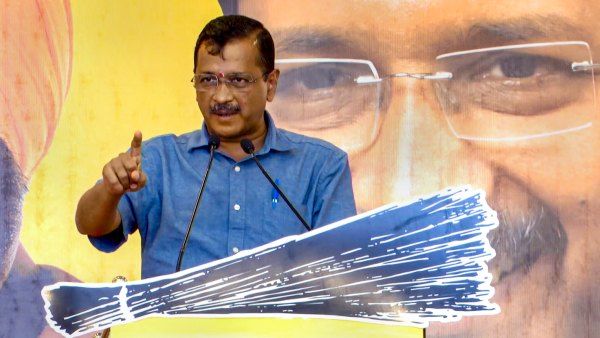 Gujarat Election 2022: नये-नये बयानों से माहौल बना रहे केजरीवाल
